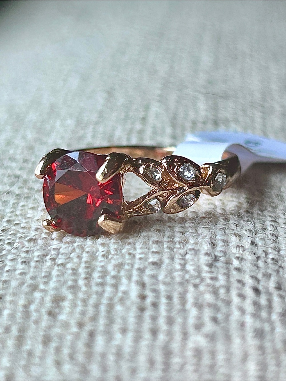Gold-Tone Red Gemstone Ring with Leaf Accent - size 6